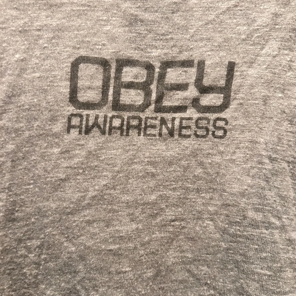 OBEY TANK (RARE) - Picture 2 of 2